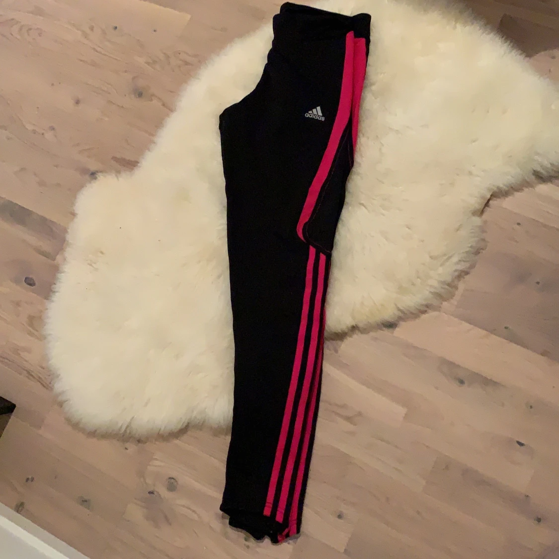 Adidas träningsbyxor  - 90