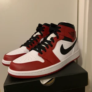 Ait Jordan 1 Chicago - Säljer några Chicago Mids 2020. Helt nya och oanvända. Kan fraktas ✨