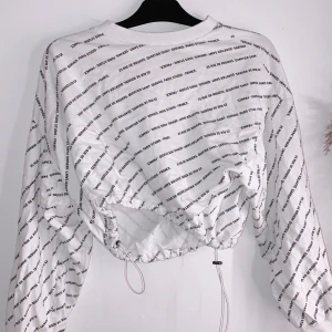 Tjocktröja - En tjocktröja från Gina Tricot. Knappt använd