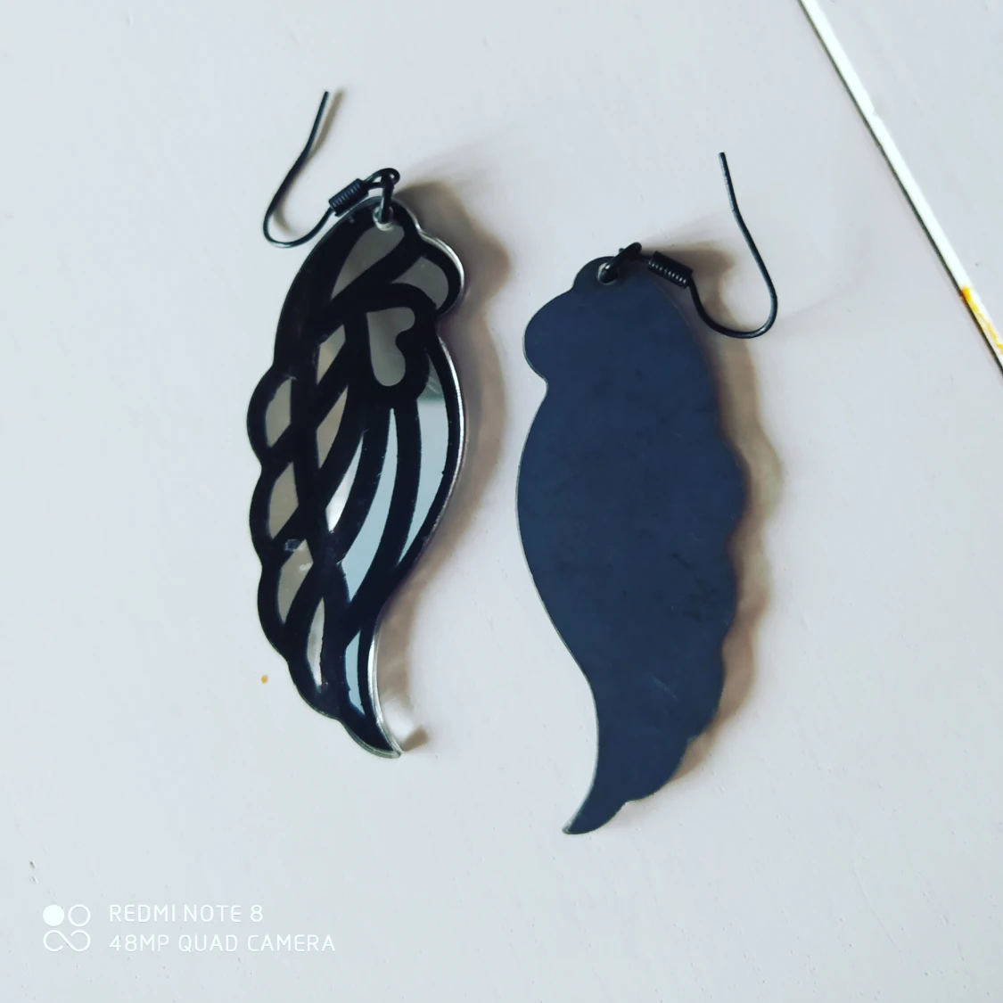 Plast örhängen vingar