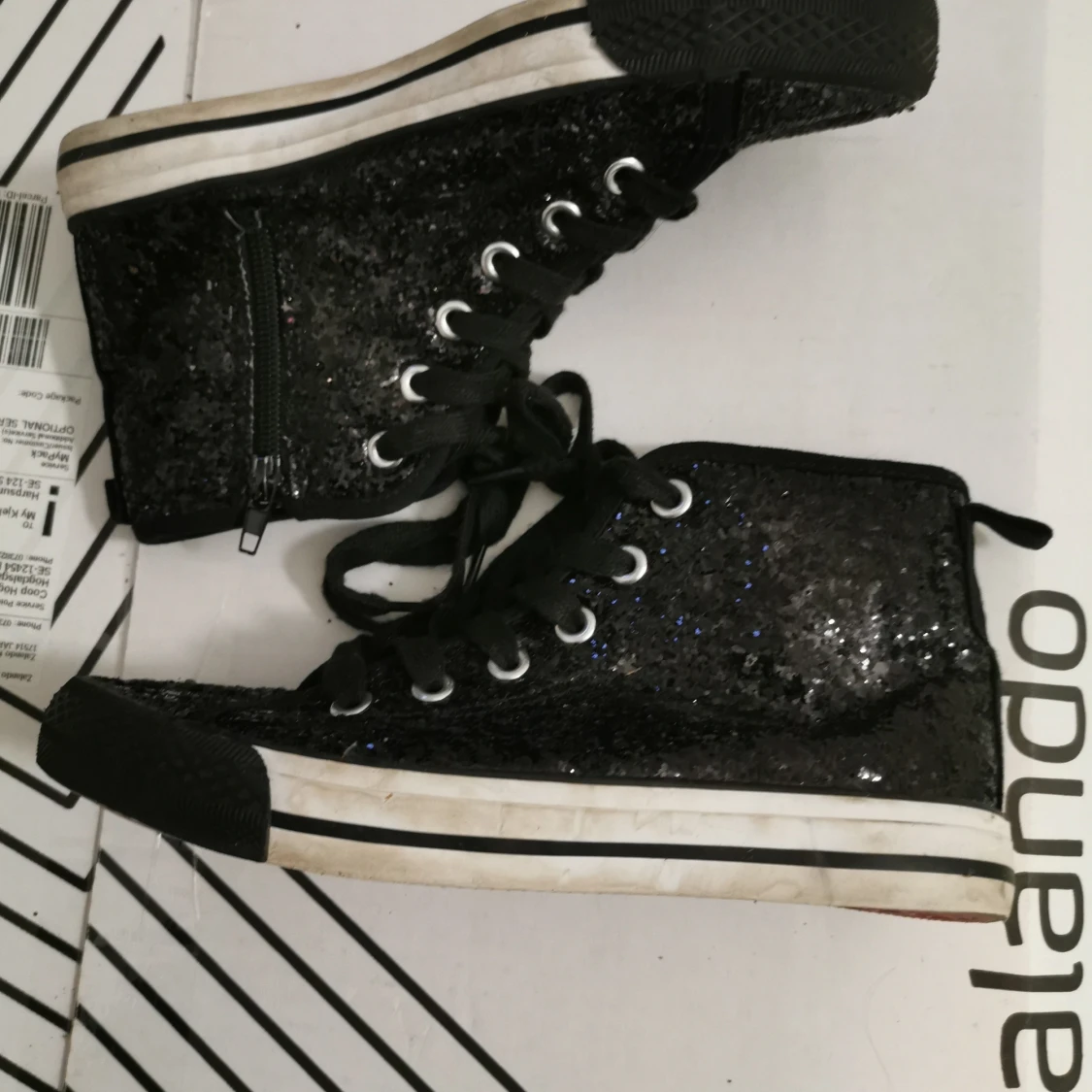 Converse svarta glitter sneakers