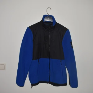 The North Face Fleece jacket - The north face flecce. Nästan inte använd alls. Storlek (M)
