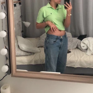 Polotröja  - Så sjukt snygg och unik polotröja! Funkar till skolan men är ändå söt! 🥰 köparen står för frakten!