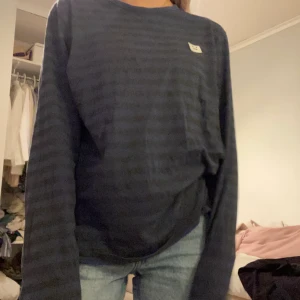 Acne Studios  - Långärmad tröja från acne studios. Sparsamt använd. Strl S herr