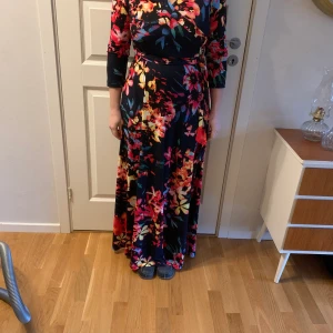 Klänning  - Jättefin somrig och glad klänning! I skönt material😍