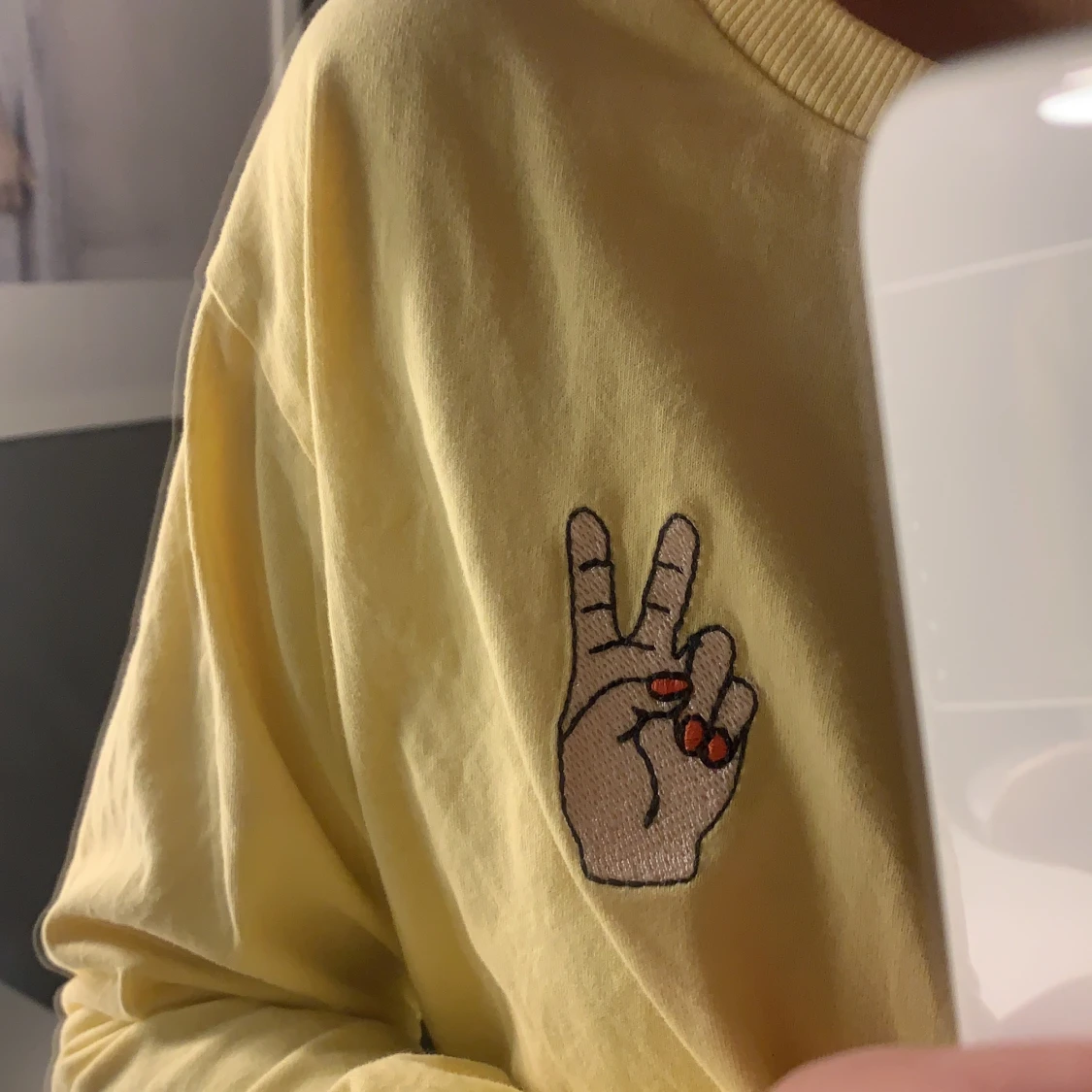 Hej! Här säljer jag en gul långärmade tröja😘 - 91