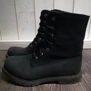 These boots are in good condition and are a European size 39, they are by the brand Timberland and are very warm and comfy. 