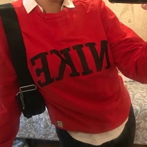 Vintage NIKE sweatshirt  - Strl M. Köprae står för frakt, all betalning via swish❤️ pris kan sänkas vid snabb affär