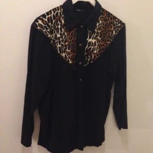  - Vintage. 
Går bra att mötas upp i Stockholm, eller så kan jag skicka, men då betalar ni frakten. 
Swish, cash eller överföring går bra.