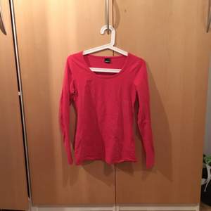 Långärmad tröja från GinaTricot. Väldigt stretchig! Lite mer rosa irl än på bilden. 