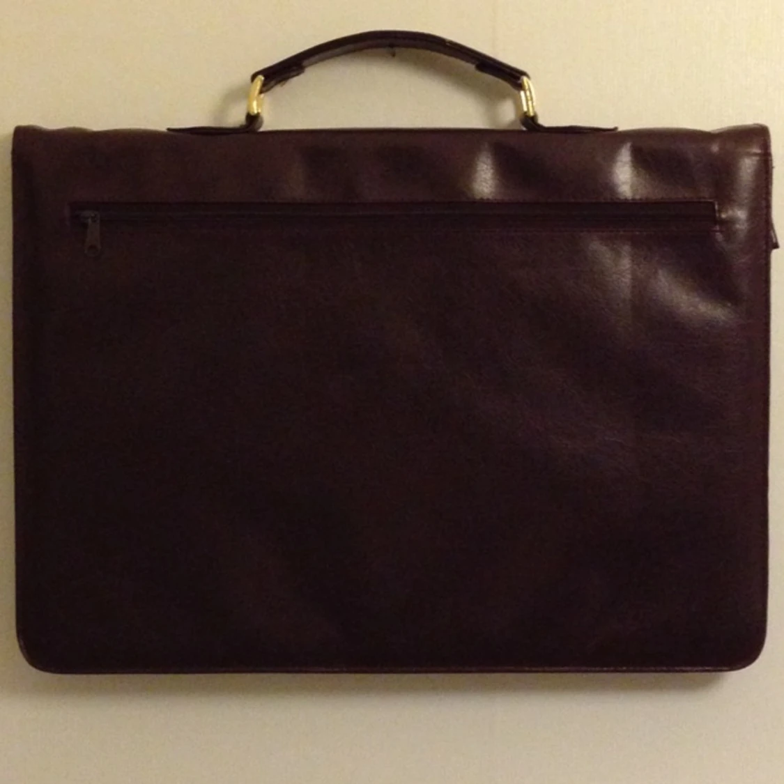 Skinnväska, får plats med 15tums bärbar dator. - 1379621783