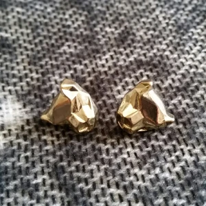  - Guld färgade tiger örhängen, aldrig använda 