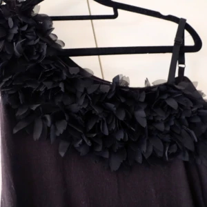 Tröja  - Helt nytt som jag aldrig använt,   Kan mötas upp vid T-centralen  Kan skicka via post, 35kr på frakt 