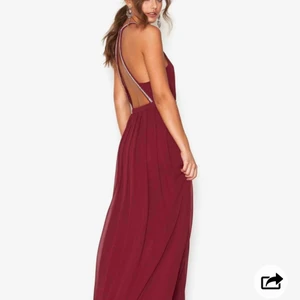  - Balklänning från Nelly! Nypris ca 800 kr så passa på ❤️ Perfekt skick då den endast är använd 1 gång. Skriv vid frågor och frakt tillkommer! 