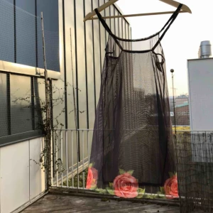 Blommig meshtopp - Ascool grå meshtop! Aldrig använd så i perfekt skick. Jättesnygg över ett par jeans😍 