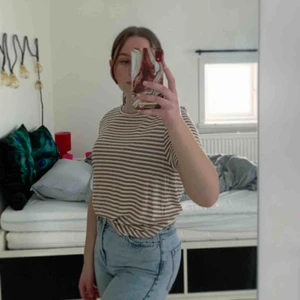  - En t-shirt från na-kd i ett superskönt material!