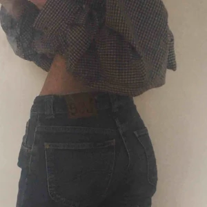  - Bootcut jeans köpta här på plick, var få små för mig så är tvungen att sälja. Fraktar ej