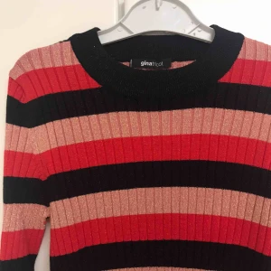  - Storlek S Från Gina Tricot 