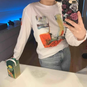  - Jättefin långärmad tröja från nakd. Den är aldrig använd och är i väldigt gott skick. Köparen står för frakten