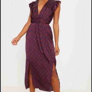  - Nyköpt, oanvänd klänning från Pretty Little Thing. 