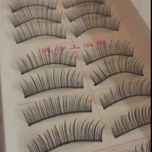  - Säljer 10 par helt nya och oanvända fransar . Säljes pågrund av använder inte fransar längre och dem ligger mest och skräpar i en låda just nu. Perfekt skick !! Köparen betalar frakt (22kr) 