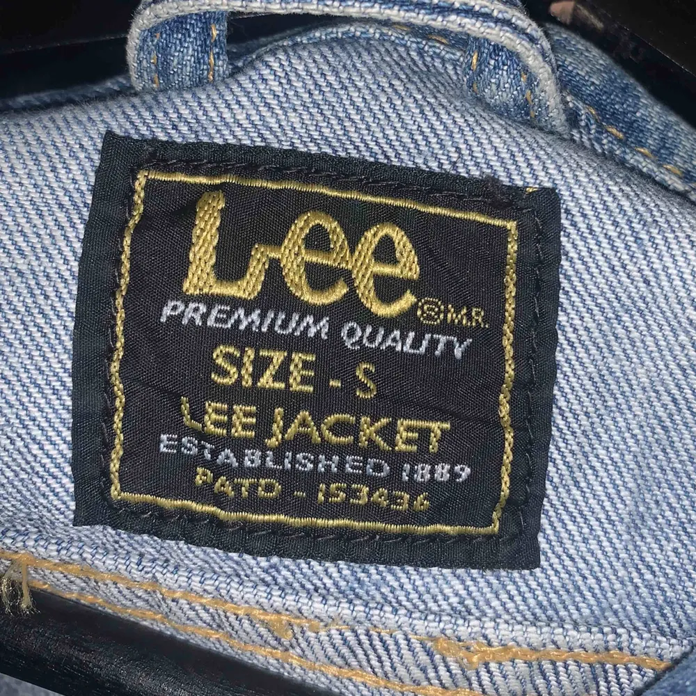 Jätte fin jeans jacka från Lee. . Jackor.