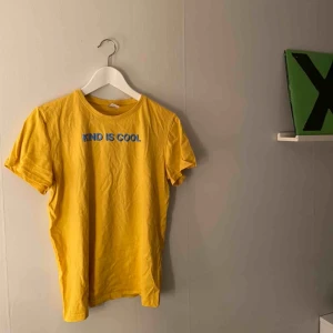  - Snygg tshirt knappt använd alls!