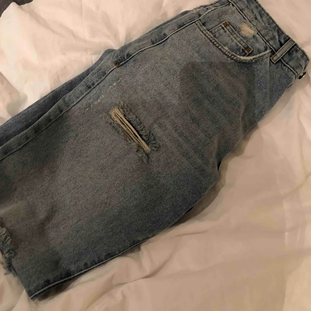 Säljer jeans från Collusion. Storleken är en liten W28. Oanvända pga för små. Endast swish o frakt ingår. . Jeans & Byxor.
