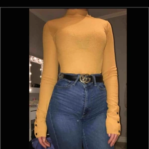  - Body från Zara. Knappt använd och är i bra skick.