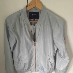  - Bomberjacka storlek S . Vår och höstjacka. 