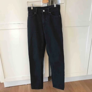  - Monki svarta Kimono typ helt nya!! Använda typ 1-2 gånger. Tvättade 1 gång. Finns i Göteborg eller fraktas för 50kr.