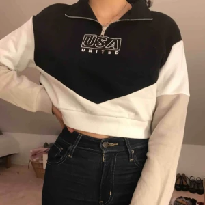  - Oanvänd, väldigt fin tjocktröja med fina färger och mjukt material 