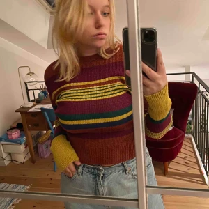  - Glittrig randig tröja från zara med långa ärmar, sjukt nice tröja men tycker ej den är så snygg på mig 😁