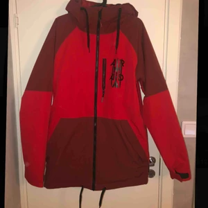  - Säljer nu min armada skidjacka. Använd några gånger och den är som nyskick. Priset kan diskuteras!!!! 