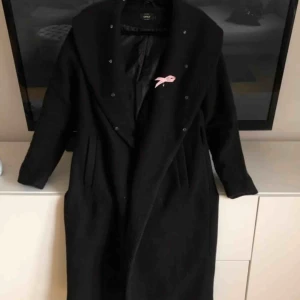  - Följer inte med något skärm, jag har aldrig använt något till den. Storlek S 