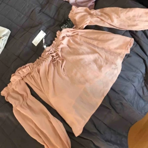  - Fin blus från Nelly, helt oanvänd ändats testad. Men för stor för mig därav säljer jag den. Betalning via swish