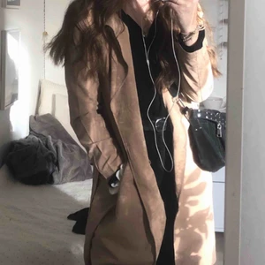  - Beige tunn kappa från Nelly, köparen står för frakten :)