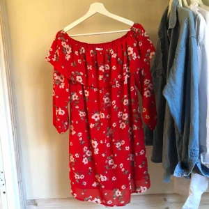  - Klänning använd många gånger men i nyskick! 