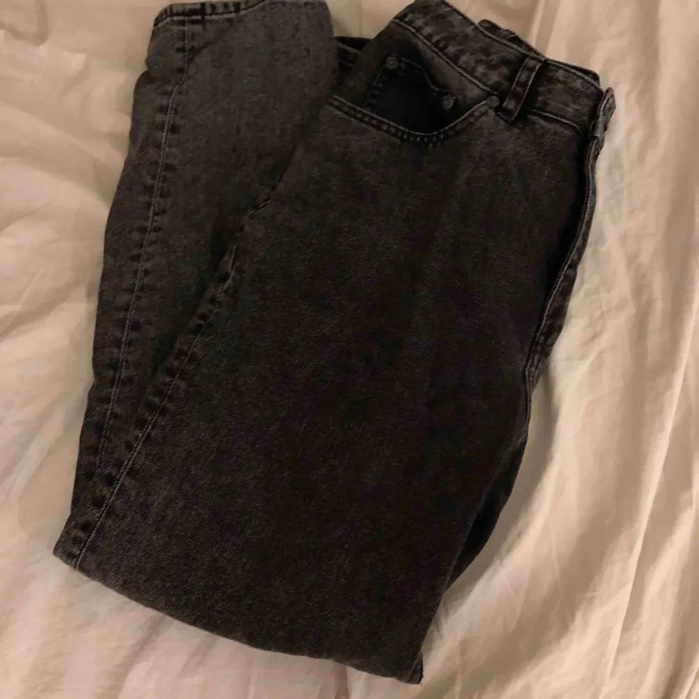Ett par svarta jeans från cheap monday. Köpta secondhand och är använda ett få tall gånger:). Jeans & Byxor.