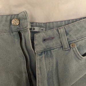 Kjol - En lite längre kjol från Nakd, slutar strax innan knäna. Strl 34, aldrig använd✨ Kontakta vid fler bilder, köparen står för frakten 🚚