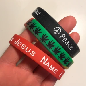 Armband - Armband 14 för en, 38 kr för 3. 60 för alla 6 st. Frakt 11.