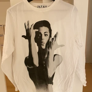 Långärmad tröja - Basic långärmad med tryck på Prince. Knappt använd, nyskick!