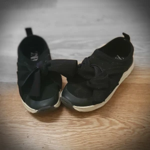 Barnskor str.32 - Barnskor ,50kr /par