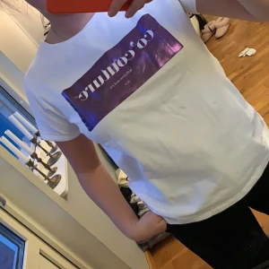 T-shirt som ny - T-shirt som ny, aldrig använd. Köpt på raglady 