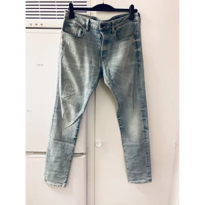 G-Star jeans - G-Star jeans, Str: 34/34, Modell: Herr, Skick: fint skick, Nypris: 1500kr, Mitt pris: 500kr.  Kolla gärna in mina andra inlägg, Vi intresse av fler varor så fixar jag ett bra paketpris!