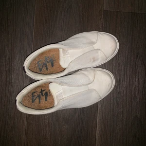 eytys - Eytys som jag inte använder längre. 💫🌸💜