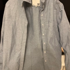 Grå shorta  - Säljer min shorta från lager157. Flitigt använd men jätte fin och skön. 