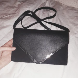  - Väska från Bikbok, aldrig använd. 