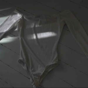  - Vit body från myladyse - använd en gång