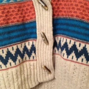 Mönstrad kofta, knappt använd! - Mönstrad kofta, knappt använd!